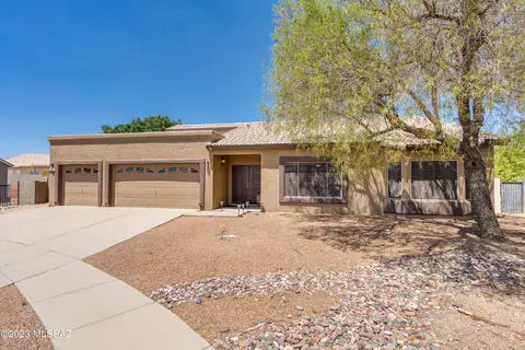 8633 E Olinga Ct, Tucson, AZ 85747