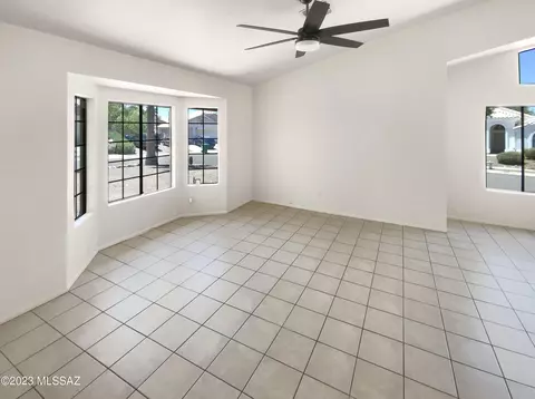 8979 N Eaglestone Loop, Tucson, AZ 85742 photo 3