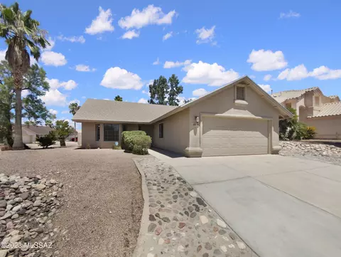 8979 N Eaglestone Loop, Tucson, AZ 85742