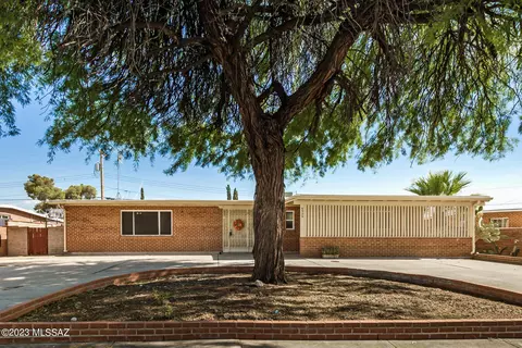 6926 E Calle Bellatrix, Tucson, AZ 85710
