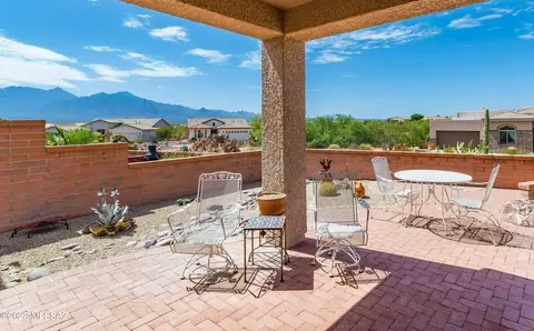 1933 W Mintbush Dr, Green Valley, AZ 85622