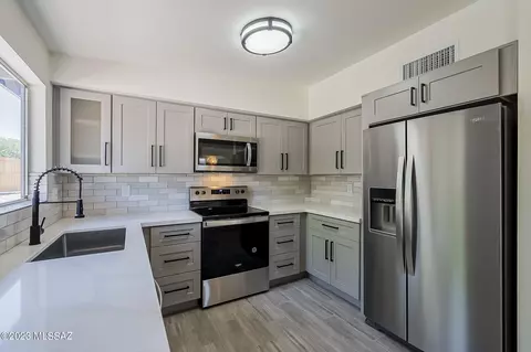 6956 N Galaxy Pl, Tucson, AZ 85741