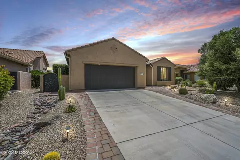 2304 E Bonita Canyon Dr, Green Valley, AZ 85614
