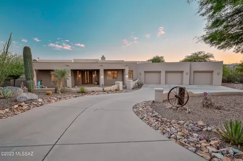 1042 E Cave Canyon Pl, Green Valley, AZ 85614
