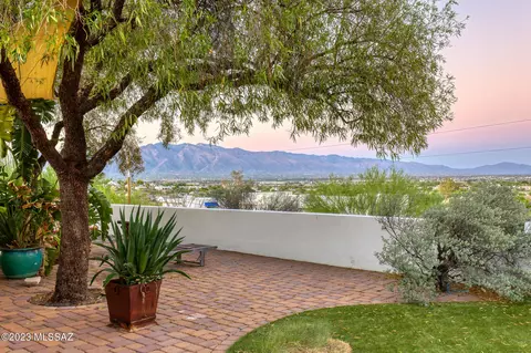 3035 W Calle Gardenias, Tucson, AZ 85745