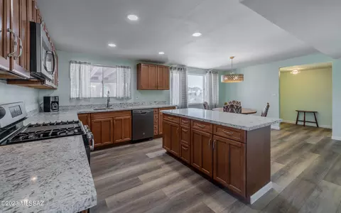 9461 E Deer Trl, Tucson, AZ 85710 photo 5
