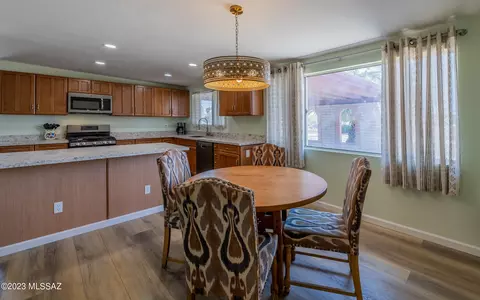 9461 E Deer Trl, Tucson, AZ 85710 photo 3