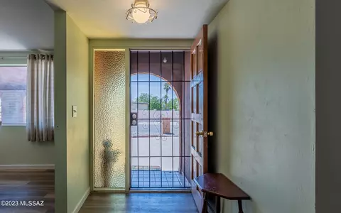 9461 E Deer Trl, Tucson, AZ 85710 photo 2