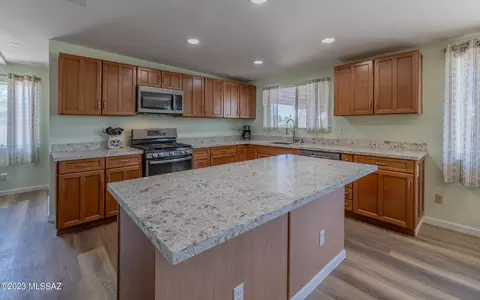 9461 E Deer Trl, Tucson, AZ 85710 photo 4