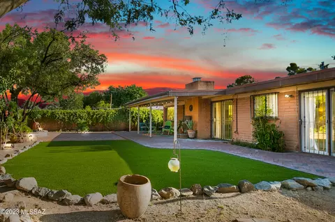 8645 E Bellevue Pl, Tucson, AZ 85715