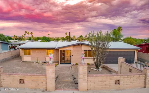 3271 W Liberty Tree Ln, Tucson, AZ 85741
