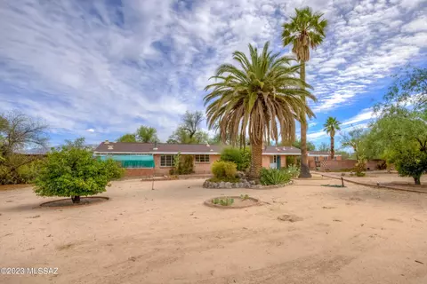 4813 E Calle Jabali, Tucson, AZ 85711