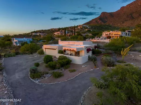555 E Glenhurst Dr, Oro Valley, AZ 85704