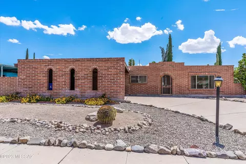 748 S Front Royal Dr, Tucson, AZ 85710