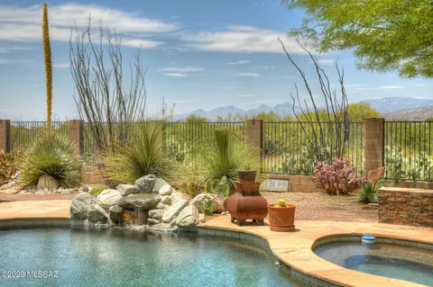 10557 S Coyote Melon Loop, Vail, AZ 85641