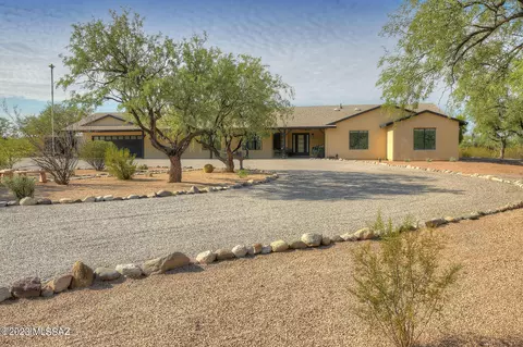 8770 Eagle Feather Rd, Tucson, AZ 85749