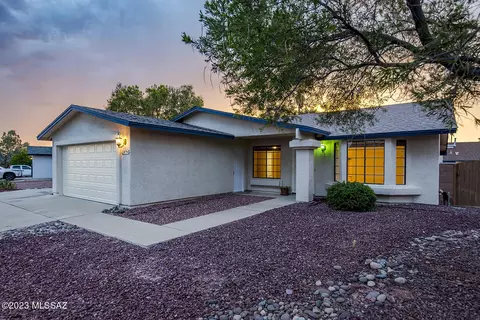 4794 W Rosebay St, Tucson, AZ 85742