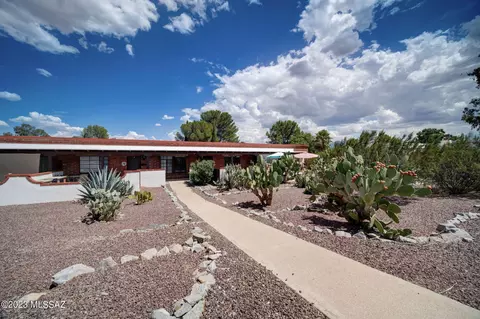 385 S La Canada Dr #C, Green Valley, AZ 85614