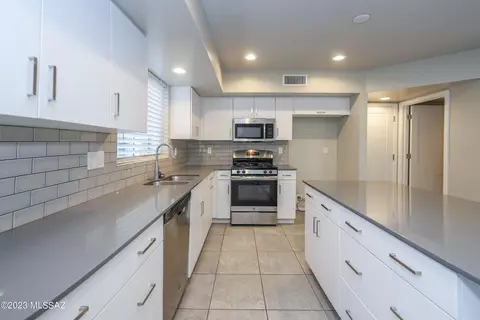 834 E Millenium Ct, Tucson, AZ 85719