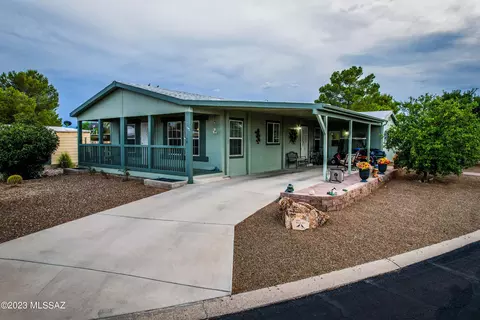 225 W Pinon Dr, Green Valley, AZ 85614