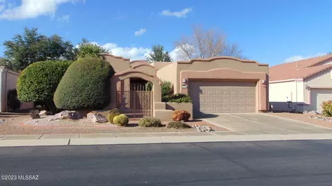 676 W Greenview Pl, Green Valley, AZ 85614