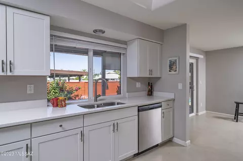 8925 E 25th St, Tucson, AZ 85710