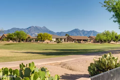 1366 N Old Adobe Dr, Green Valley, AZ 85614