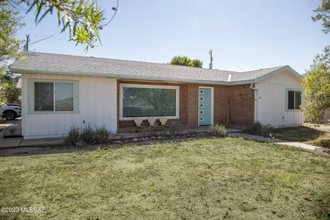 119 E Silverwood Ln, Benson, AZ 85602
