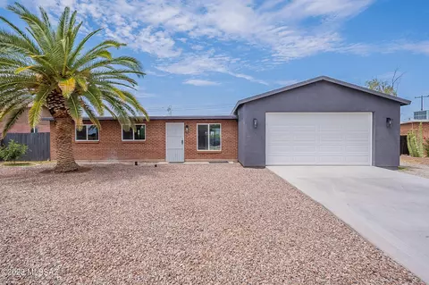 6520 E Calle Herculo, Tucson, AZ 85710