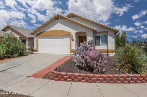 9475 E Leeds St, Tucson, AZ 85747