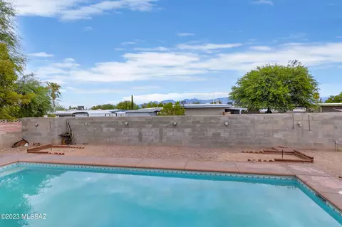 7681 E Apple Tree Dr, Tucson, AZ 85730
