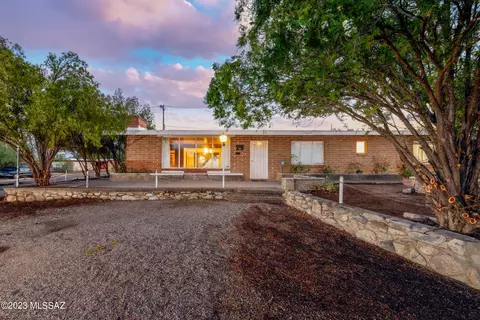 5901 E Oak St, Tucson, AZ 85711