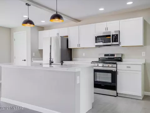 2480 S Rose Peak Dr, Tucson, AZ 85710