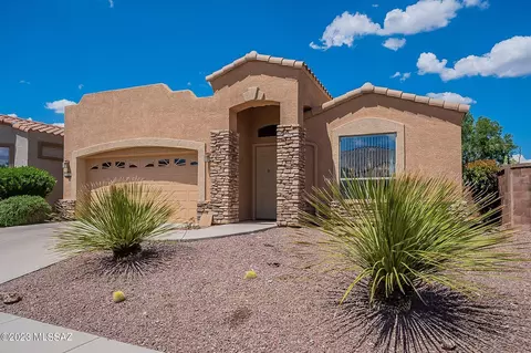 526 W Shadow Wood St, Green Valley, AZ 85614