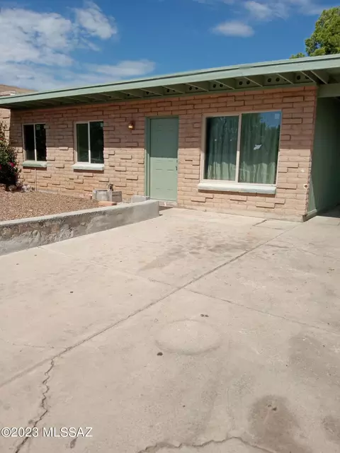 7658 E Queen Palm Cir, Tucson, AZ 85730