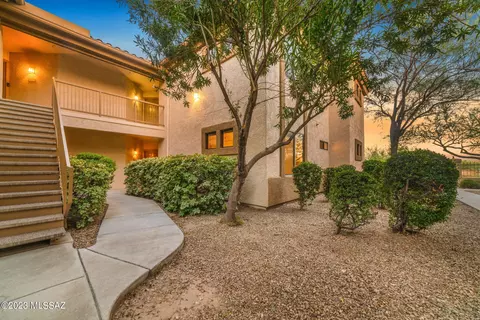 2550 E River Rd #12104, Tucson, AZ 85718