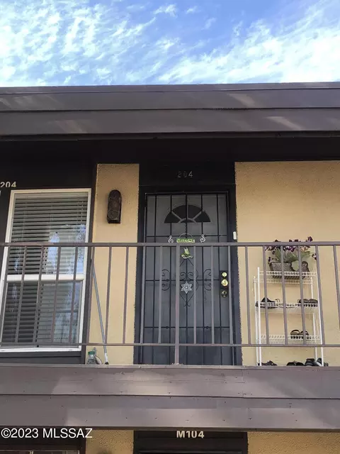1620 N Wilmot Rd #M204, Tucson, AZ 85712
