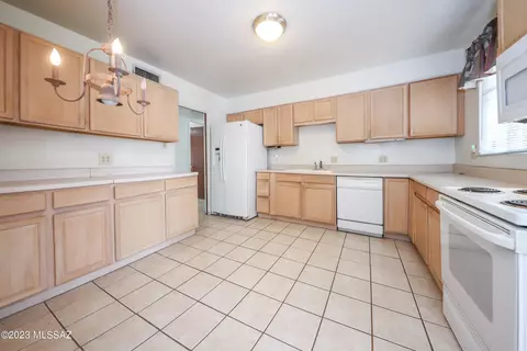 6574 E 12th St, Tucson, AZ 85710 photo 10