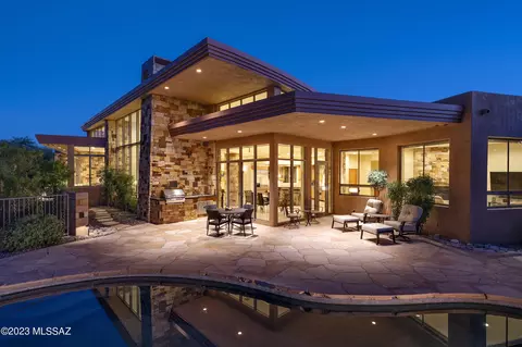 2067 E Desert Garden Dr, Tucson, AZ 85718