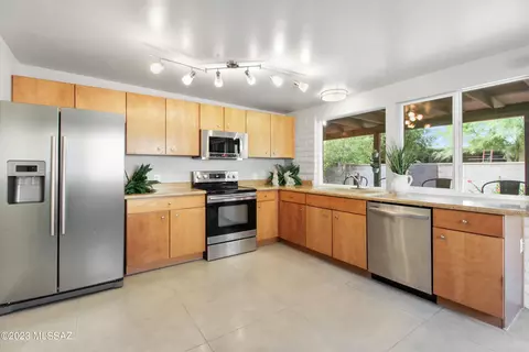 33 E Mediterranean Dr, Tucson, AZ 85704 photo 9