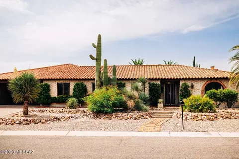 6820 E Rosewood Circle Cir, Tucson, AZ 85710