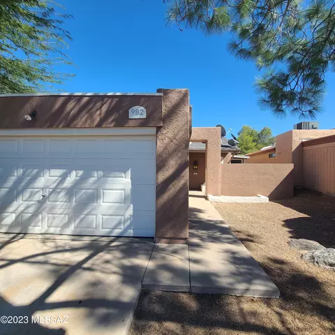 982 N Constitution Dr, Tucson, AZ 85748