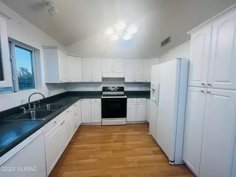 624 E Santa Fe Cir, Benson, AZ 85602 photo 9