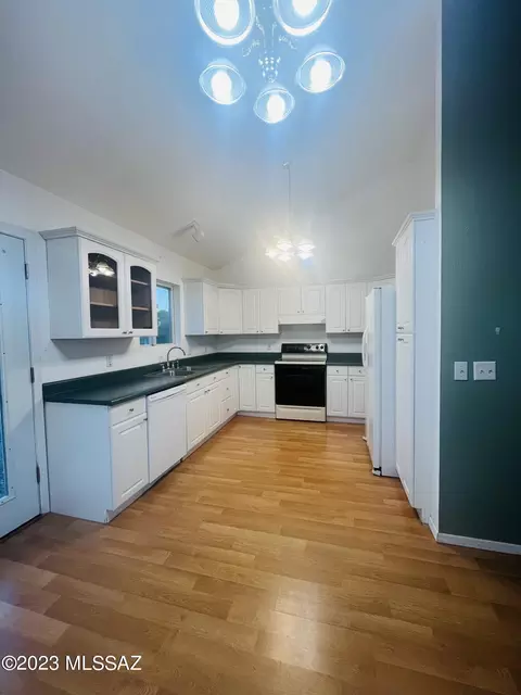 624 E Santa Fe Cir, Benson, AZ 85602 photo 7