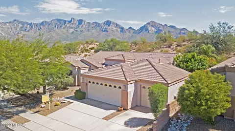 447 W Silvertip Rd, Oro Valley, AZ 85737