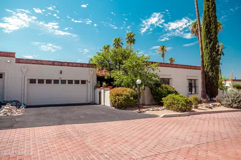 967 W Safari Dr, Tucson, AZ 85704