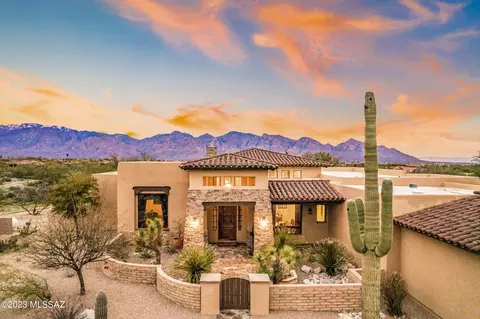 13875 N Kingair Dr, Oro Valley, AZ 85755