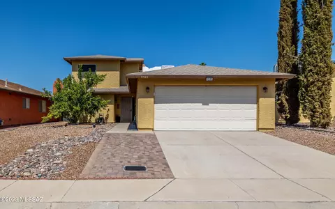 9325 N Hampshire Dr, Tucson, AZ 85742