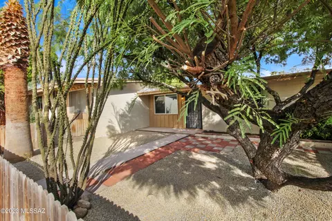 5901 N Oracle Rd #4, Tucson, AZ 85704