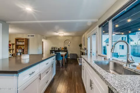 8411 E Baker St, Tucson, AZ 85710 photo 5